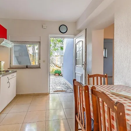 1 Bedroom Front In Medulin