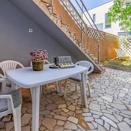 1 Bedroom Front In Apartment