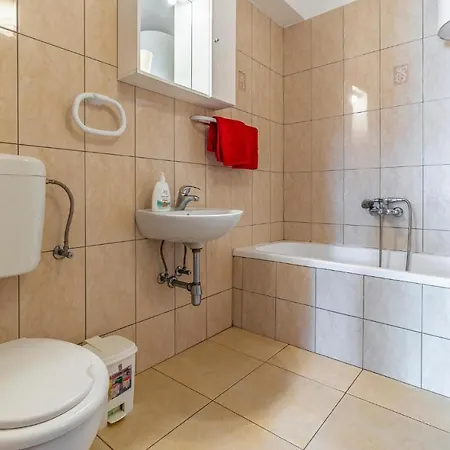 1 Bedroom Front In *