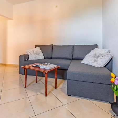 1 Bedroom Front In Medulin